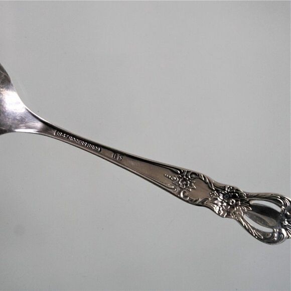 1847 Rogers Bros GRAND HERITAGE International Silverplate 1968 Sugar Spoon - Picture 8 of 9